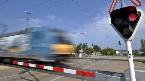 Váratlanul duplájára nőtt a vasúti átjárókban történt balesetek száma