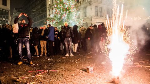Betiltatná a petárdázást és a magántűzijátékokat a Párbeszéd