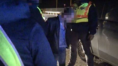TEK-esek segítségével fogták el a két férfit, akik megkötöztek és kétszer is kiraboltak egy nőt
