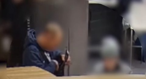 Részegségével magyarázta tettét a férfi, aki segítség helyett kifosztott egy vak nőt a Westendben – videó
