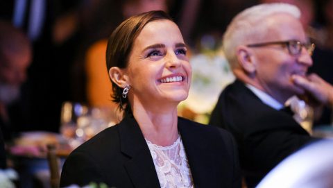 Emma Watson már tud viccelni azzal, hogy elvontatták a kocsiját, miközben ő kocsmázott