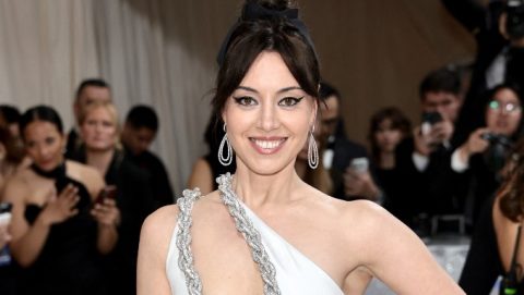 Húsz év után először forgat filmet Rózsaszín flamingók rendezője, Aubrey Plaza lesz a főszereplő