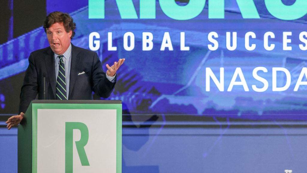 Moszkvában jelent meg Orbán és Trump kedvenc tévése