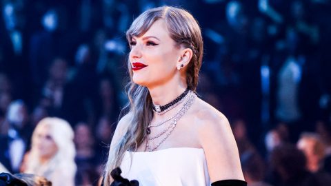 Taylor Swift nem akármilyen kiegészítőt viselt a Grammy-gálán