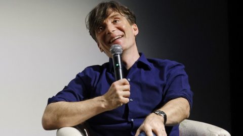 Párna helyett az ágykeretbe fejelt Cillian Murphy