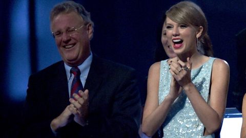 Rendőrségi vizsgálat indult Taylor Swift apja ellen, állítólag megütött egy fotóst
