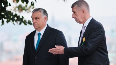 90 százalékos többséggel választották újra Orbán cseh barátját