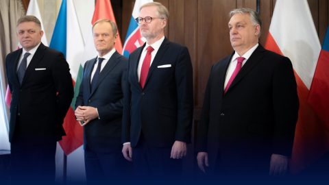 Kifütyülték Orbánt Prágában a V4-csúcs előtt