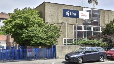 Ötmillióra büntették a Lírát az Esti mesék lázadó lányoknak című könyv miatt