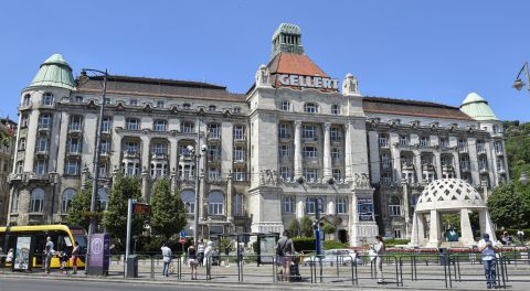 Tiborcz sikere az ország sikere: ezért nem titkolják Orbán vejének újabb ingatlanjait