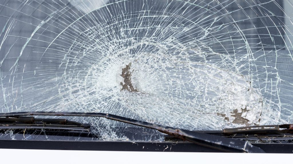 100 éves sofőr sérült meg egy karambolban