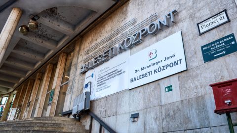 Születésnapja alkalmából gratuláltak neki, majd felmentették a budapesti kórházigazgatót