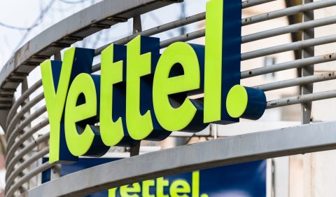 Mikor semmisítik meg a 100 milliárdos Yettel részvénycsomag-eladást, kérdezte Polttól az MSZP