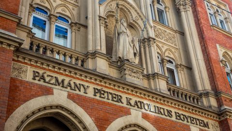 Megszüntette a Pázmány a bicskei exigazgatót mentegető Csókay László szerződését