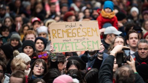 Az EU 700 milliárdot ad a pedagógus-béremelésre