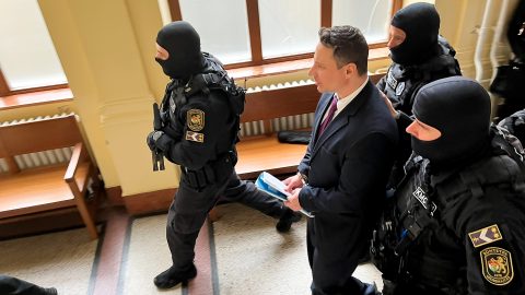 Schadl György felesége százmillióval többet keresett a másik gödöllői végrehajtónál, pedig „véletlenszerű” az ügykiosztás