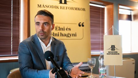 Hivatali visszaélés miatt feljelentést tesz Vona Gábor pártja Magyar Péter interjúja után
