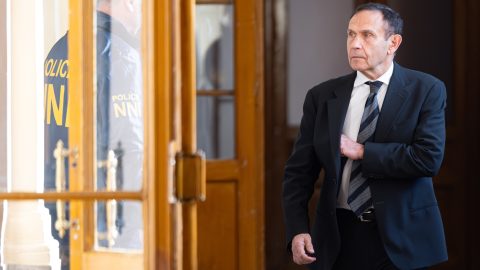 Gyárfás Tamás széttárt karja mellett is vannak vitathatatlan tények a Fenyő-gyilkosság ügyében, Sándor Zsuzsa ezeket vette számba