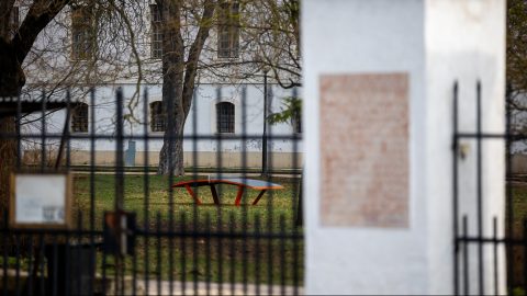 Már 30 éve is tudta mindenki, hogy János bácsival vigyázni kell – állítja egy bicskei áldozat