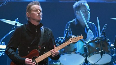 Per indult a Hotel California kézzel írt dalszövege miatt