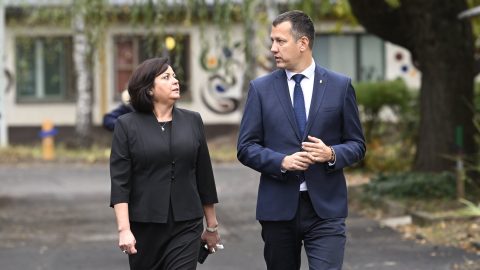 Kirúgták a Békés megyei gyermekvédelmi vezetőt az újabb pedofil eset miatt