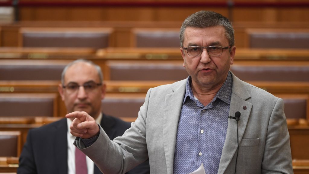 A kormány 300 ezer álláskeresőt akar visszaterelni a munkaerőpiacra, de ennek a fele nincs munkára képes állapotban