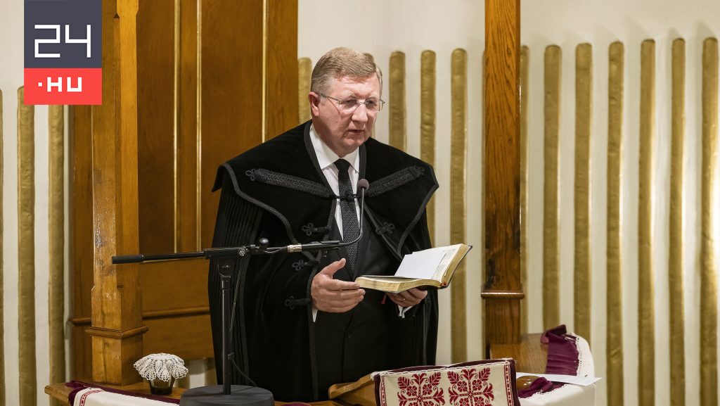 Imájába foglalta az áldozatokat a Balog Zoltán lemondásáért egyedül kiálló püspök