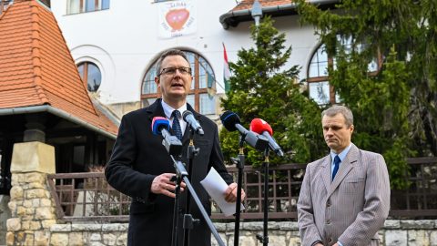 Rétvári elárulta, hogy mennyi az új átlagkereset a pedagógusoknál