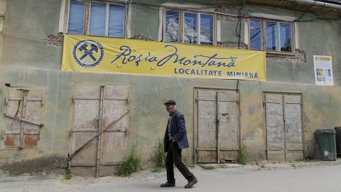 Kétmilliárd dollárt követelnek a dugába dőlt verespataki aranybányászatért
