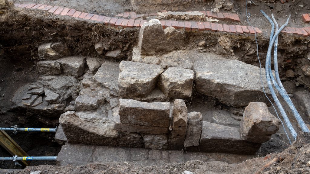 Megtalálták Kolozsvár ősi városfalát