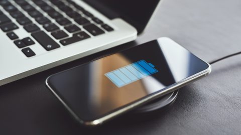 Lángra lobbanthatja a mobilját ez a támadás