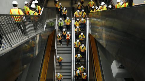 Magyarországon kormányzati szinten nem téma a négynapos munkahét, máshol azért kísérleteznek vele
