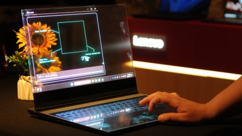 Itt a világ első átlátszó kijelzős laptopja