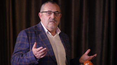 Kipöckölhetik Putyin egyetlen valódi kihívóját a versenyből