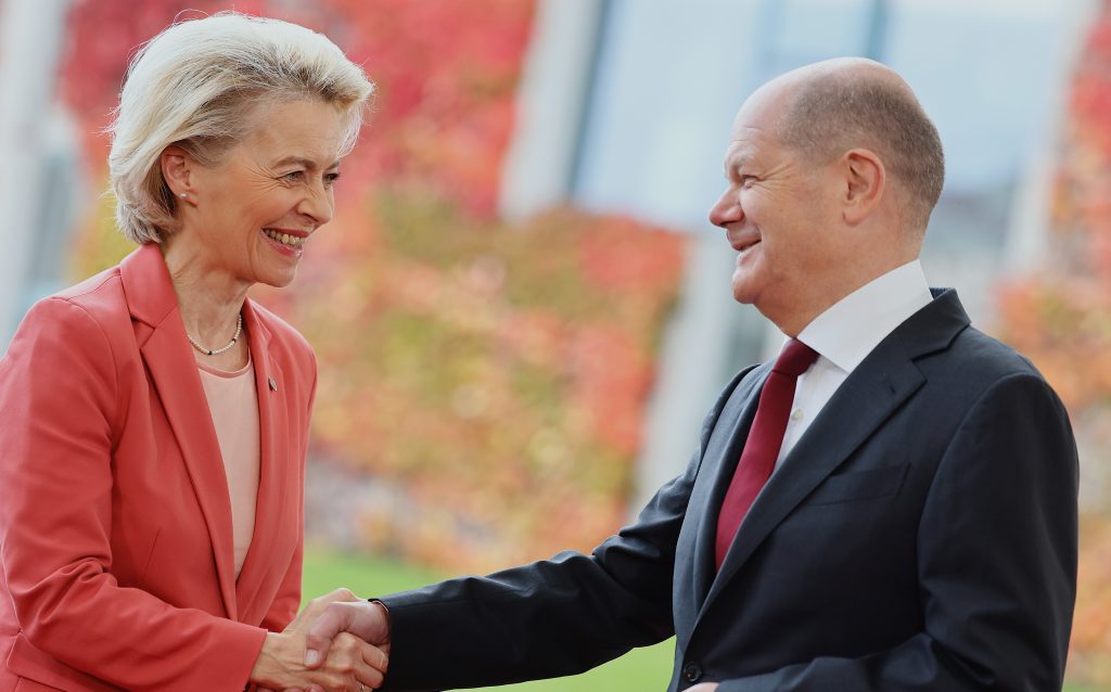 Olaf Scholz fúrta meg Ursula von der Leyen NATO-főtitkári jelöltségét