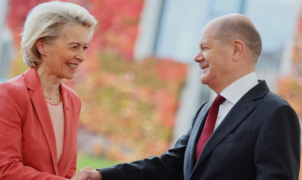 Olaf Scholz fúrta meg Ursula von der Leyen NATO-főtitkári jelöltségét