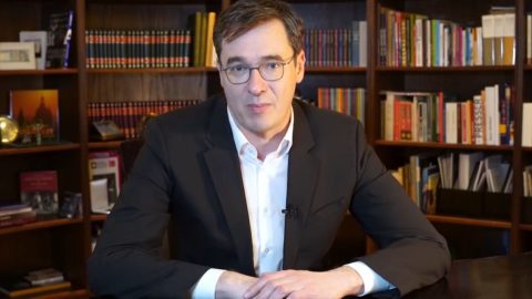Fővárosi jelentés: Hivatalszerűen, de helytelenül jártak el a bicskei pedofil igazgató kitüntetésekor