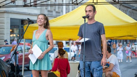 Itt van a Kétfarkú Kutya Párt teljes EP-listája