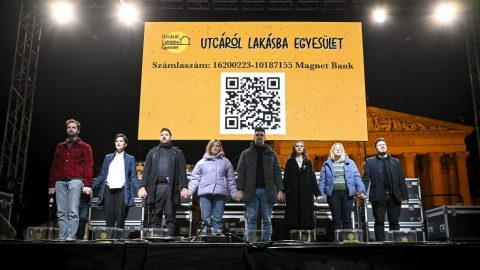 Alig egy óra alatt összegyűlt a péntek esti tüntetésen meghirdetett 25 millió forintos pénzalap
