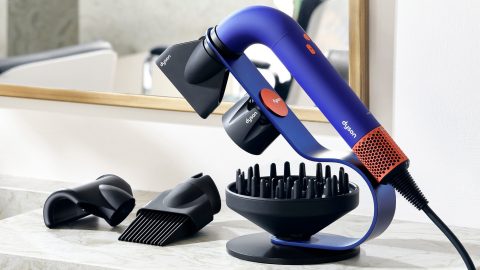 Lefolyócsőre hasonlít a Dyson legújabb futurisztikus hajszárítója