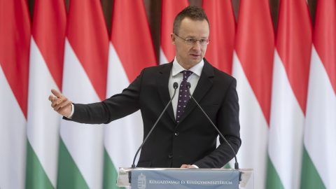 Belga riporter: De ez valami más. Szijjártó: De nekünk ez megfelel