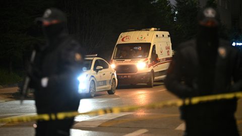 Fegyveres ejtett túszokat egy török gyárban tiltakozásul Izrael gázai hadjárata ellen