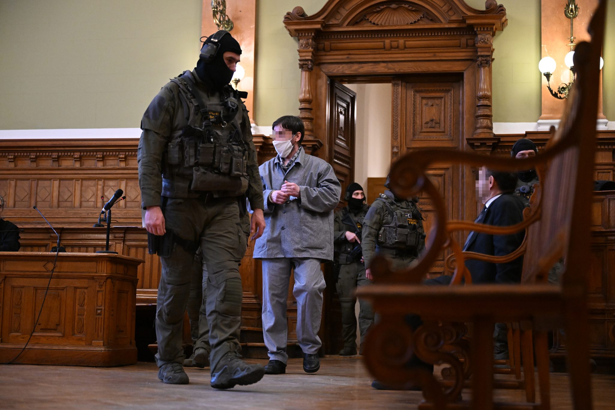 Portik életfogytiglant, Gyárfás Tamás 7 évet kapott a Fenyő Portik életfogytiglant, Gyárfás Tamás 7 évet kapott a Fenyő