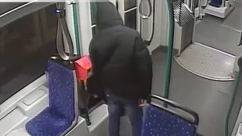Négy év fegyházat kapott a videón lévő férfi, aki lenyúlt egy villamoson alvó utast a Móriczon