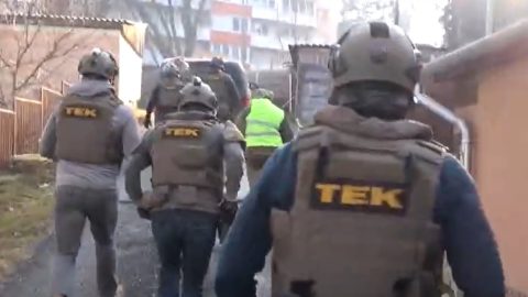 Illegális játékteremre csapott le a TEK egy zalaegerszegi kocsmában, falikép mögött volt a széf