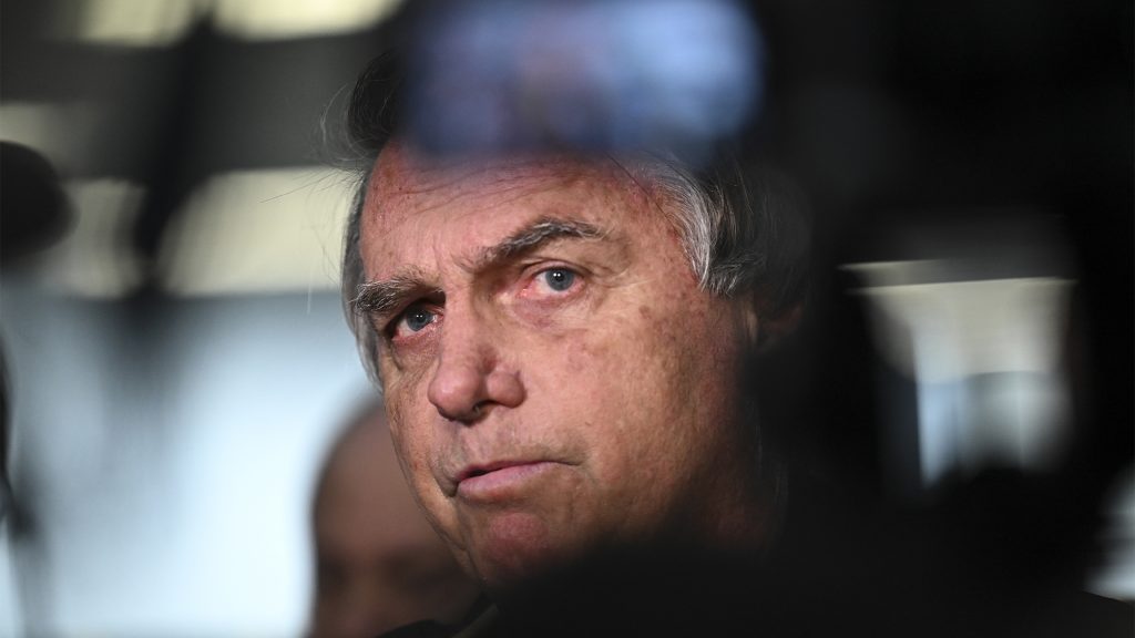 Mit keresett Bolsonaro a magyar nagykövetségen?