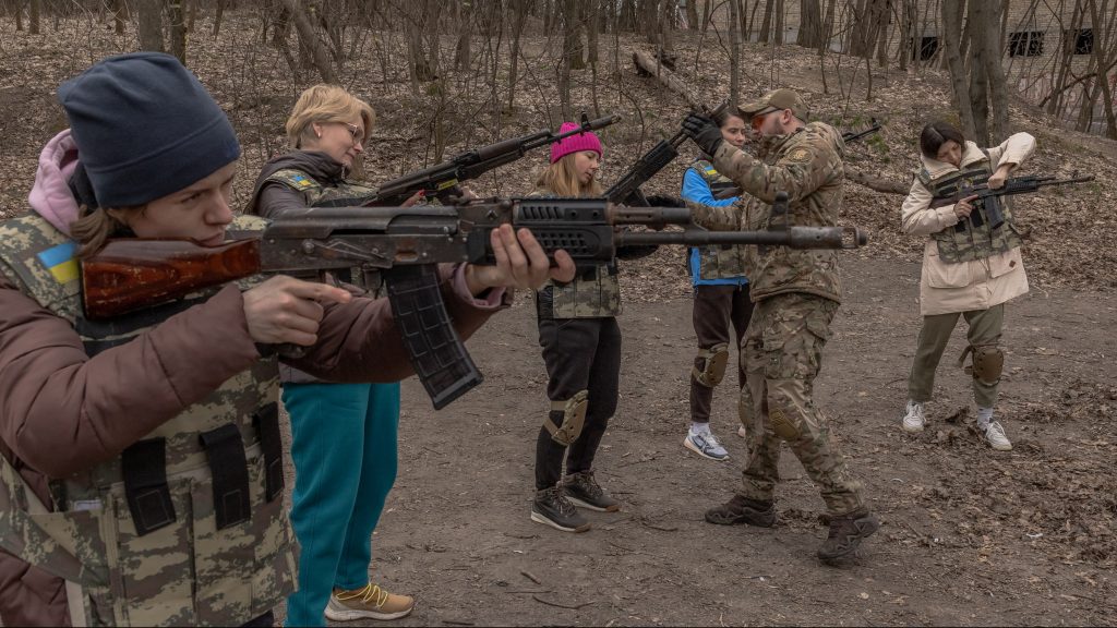 Az orosz kémfőnök szerint a francia katonák már készülnek az ukrajnai bevetésre