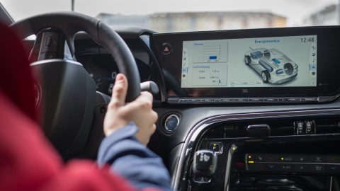 15 évvel fiatalabb ismerőse helyett ugrott be forgalmi vizsgázni, lebukott