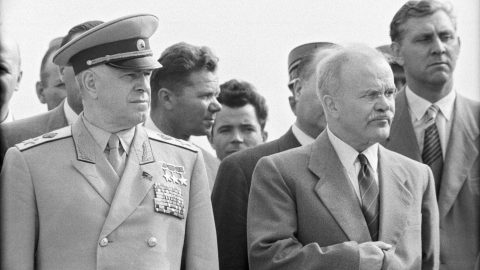 Molotov hagyta, hogy elhurcolják a feleségét