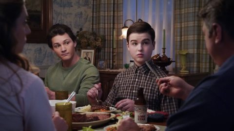 Nemsokára véget ér Az ifjú Sheldon, de azért gyorsan lehúznak róla még egy bőrt